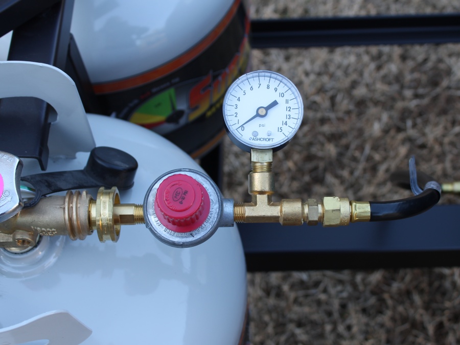 High Pressure Adjustable Regulator and Pressure Gauge